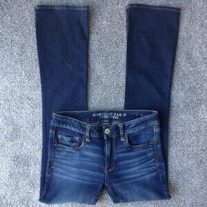 ⭐AMERICAN EAGLE “SKINNY KICK” JEANS in Medium Wash, size 6R⭐